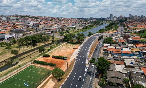 Elevados na altura do Jardim Hubert e Tancredo Neves estão entre principais obras viárias do período (Foto: Eliandro Figueira/PMI)