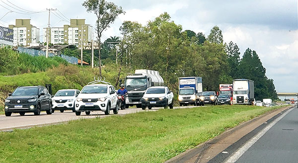 Só na SP-75 são esperados 95 mil veículos no feriado de Natal (Foto: Patrícia Lisboa/Dropes)