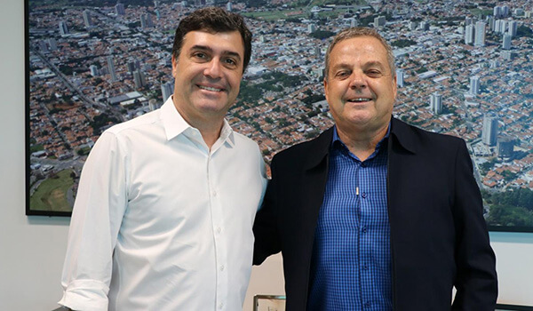 O prefeito de Indaiatuba, Custódio Tavares, e o secretário de Tecnologia, José Augusto Rodrigues Gonçalves (Foto: Secom/PMI)