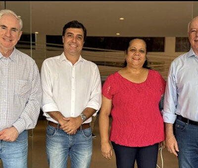 Na imagem, Geraldo Garcia, prefeito de Salto; Custódio Tavares, prefeito de Indaiatuba; Noemi Medeiros Bernardes, prefeita de Cabreúva, e Herculano Castilho Passos Júnior, prefeito de Itu (Foto: DCS/Saae Indaiatuba)