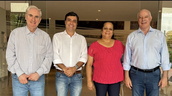 Na imagem, Geraldo Garcia, prefeito de Salto; Custódio Tavares, prefeito de Indaiatuba; Noemi Medeiros Bernardes, prefeita de Cabreúva, e Herculano Castilho Passos Júnior, prefeito de Itu (Foto: DCS/Saae Indaiatuba)