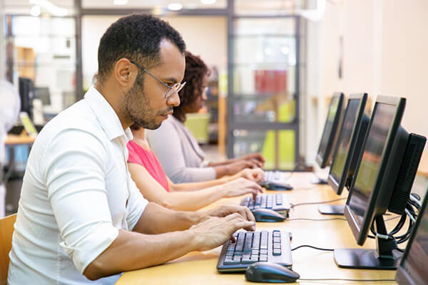 Os interessados devem se inscrever até o dia 31 de março no site do programa Qualifica SP (Foto: Governo de SP)