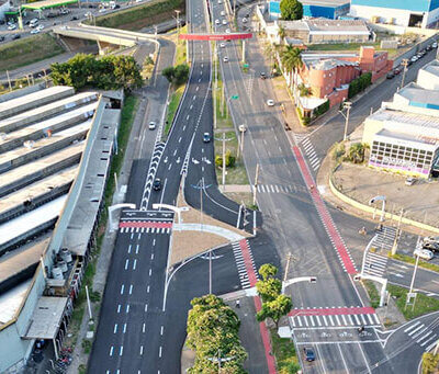 Trecho inicial da Rua Antônio Barnabé recebeu mais uma faixa de rolamento (Foto: Secom)