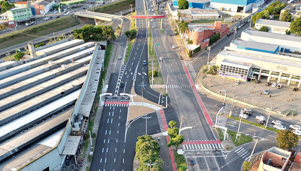 Trecho inicial da Rua Antônio Barnabé recebeu mais uma faixa de rolamento (Foto: Secom)