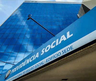 Serviço está disponível no aplicativo Meu INSS e no telefone 135 (Foto: Rafa Neddermeyer/Agência Brasil)
