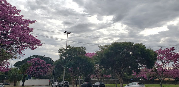 Em Indaiatuba, o tempo fica fechado e chove nesta sexta (Foto: Patrícia Lisboa/Dropes)