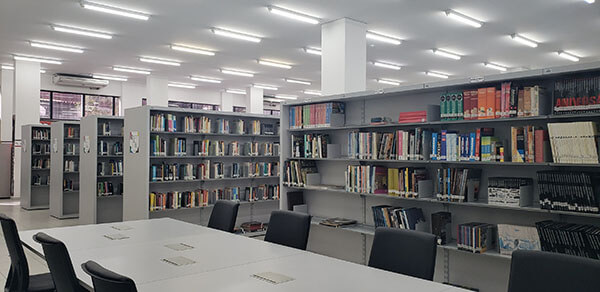 A Biblioteca Pública fica na Casa da Memória (Foto: Patrícia Lisboa/Dropes)