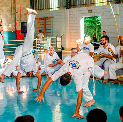 Atualmente, projeto Força Rara oferece aulas de capoeira para cerca de 120 crianças (Foto: Lucas Kanellis)