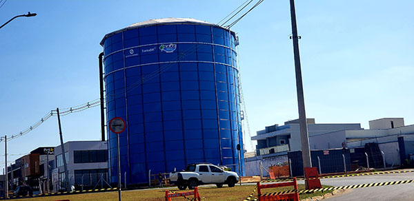 Reservatório de água em construção na Avenida Fábio Ferraz Bicudo, no Jardim Esplanada (Foto: Patrícia Lisboa/Dropes)