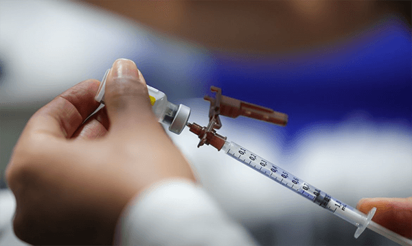 Aplicação da dose de reforço da vacina meningocócica tem início em Indaiatuba (Foto: Fábio Rodrigues Pozzebom/Agência Brasil)