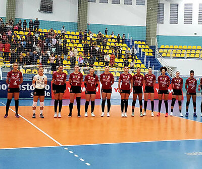 Jogo amistoso de vôlei foi a principal atração do evento; time feminino Osasco Voleibol Clube é patrocinado pela Yanmar (Foto: Patrícia Lisboa/Dropes)