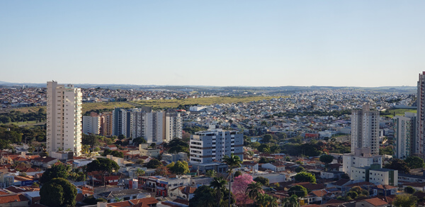 A manhã desta sexta-feira é de céu claro, em Indaiatuba (Foto: Patrícia Lisboa/Dropes)