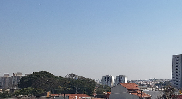 A sexta-feira é de tempo aberto, quase sem nuvens, em Indaiatuba (Foto: Patrícia Lisboa/Dropes)