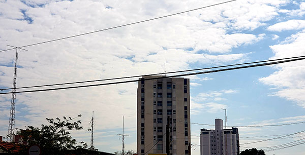 Ocorre aumento da nebulosidade, em Indaiatuba, nesta segunda (Foto: Patrícia Lisboa/Dropes)