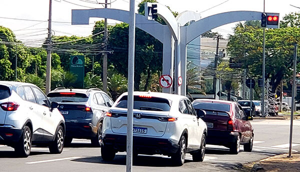 Funcionamento dos radares dos semáforos é suspenso em Indaiatuba por ordem judicial (Foto: Patrícia Lisboa/Dropes)