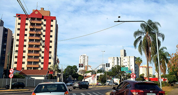 O sol aparece entre nuvens, na manhã desta sexta, em Indaiatuba (Foto: Patrícia Lisboa/Dropes)