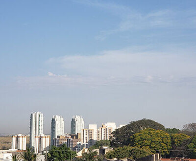O sol aparece entre nuvens, mas, não chove nesta segunda, em Indaiatuba (Foto: Patrícia Lisboa/Dropes)