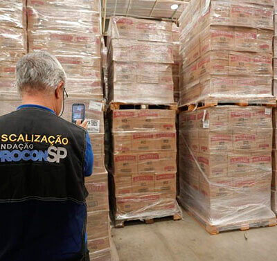 Lote de vodka lacrado em Barueri (Foto: Divulgação/Governo de São Paulo)