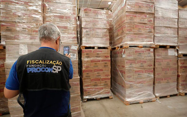 Lote de vodka lacrado em Barueri (Foto: Divulgação/Governo de São Paulo)