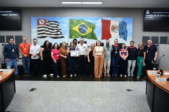 Professores e coordenadores da fundação também compareceram na Câmara para participar da homenagem (Foto: Anselmo Cabra/CMI)
