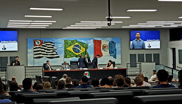 Câmara de Indaiatuba entrega títulos honoríficos na última Sessão Solene de 2025 (Foto: Patrícia Lisboa/Dropes)